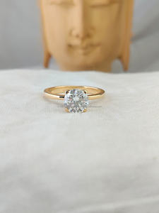 Anillo de Diamantes Redondos Brillantes con Diamantes Amarillos Vibrantes en Oro Amarillo – Una Combinación Perfecta de Estilo Clásico y Lujo Moderno - Product Image 3