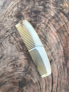 หวีพกพาทำมือจากเขาควายแท้  โลโก้สั่งทำได้ เป็นมิตรต่อสิ่งแวดล้อม คุณภาพส่งออก ดีไซน์สวยงาม  สำหรับดูแลเคราอย่างมีสไตล์ - Product Image 3