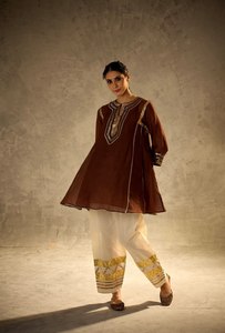 Salwar Kameez MAL CHANDERI Bordado con Gota Patti Marrón, Ropa India y Pakistaní para Mujer, para Bodas, Diwali y Fiestas, de Secado Rápido - Product Image 5