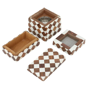 Brûleur d'encens en bois fait main avec motif damier, support aromatique en bois de santal, utilisation toute saison - Product Image 4