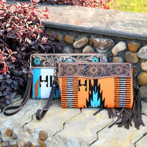 Bolso de Mano Estilo Vaquero Occidental de Lana con Correa para la Muñeca en Cuero Repujado - Product Image 2