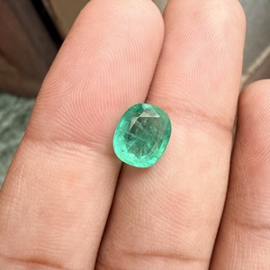 Esmeralda Zambiana Natural Genuina de 2.86 Quilates, Verde Vibrante, Facetada, Gema Suelta para Joyería Fina Personalizada de Diseñador - Product Image 4