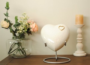 <b>Top</b> Best Selling White <b>Heart</b> <b>Shaped</b> Cremation Urn for Adult Ashes Keepsake White <b>Heart</b> Urn Decorative Small Urn For Human Ashes - Product Image 3