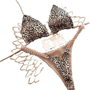 Ensemble de bikini croisé noir pour femme, maillot de bain extensible à dos nu et bas string ajouré, couleur unie, en Spandex et Nylon - Product Image 6
