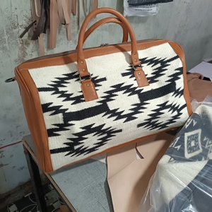 Bolsa de lona unisex con estampado azteca, tipo sábanas de caballo, para hombro, fin de semana, viaje, con cremallera, estilo occidental, para uso diario - Product Image 2
