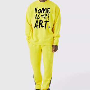Sweat-shirt jaune à col rond pour homme avec impression du slogan « Home Is Where The Art Is », ensemble de survêtement streetwear à manches longues - Product Image 1