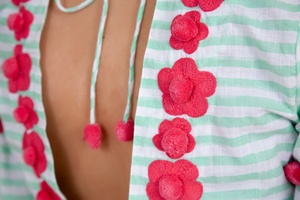 Magnifique tenue rose en coton brodé à manches longues, unité à rayures avec décor en Pom Pom, et motif Floral, dos profond, par lot de 5 - Product Image 5