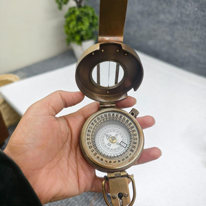 Brújula de Bolsillo Vintage de Latón con Tapa Plegable y Mira, Brújula Náutica Hecha a Mano, Instrumento de Navegación Marítima, Regalo para Exploradores - Product Image 1