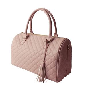Sac de voyage matelassé rose en microfibre avec poignée à pompon, élégant et portable - Product Image 5