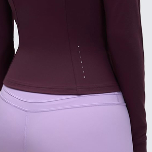 Veste de yoga ajustée pour femme, manches longues, quart de zip, tissu léger et respirant, idéale pour l'entraînement et la course à pied - Product Image 5