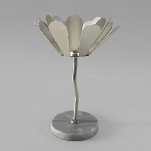 Brûleur à Bakhoor élégant en forme de lotus avec pétales métalliques et base en marbre massif, parfait pour la décoration de maison de luxe et les cadeaux festifs - Product Image 2