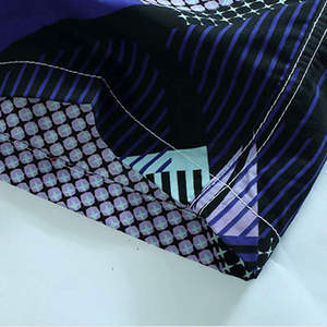 Shorts de bain unisexes en maille 100% polyester respirant à séchage rapide avec logo personnalisé, nom et marque imprimés - Product Image 3