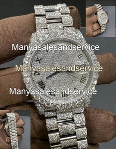 Montre pour homme personnalisée avec cadran en verre glacé serti de diamants Moissanite VVS1, bracelet en acier inoxydable avec fermoir, résistance à l'eau 10 bars - Product Image 2