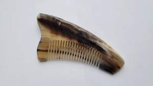 Peigne en corne naturelle fait à la main pour les soins quotidiens des cheveux, outil de démêlage et de lissage des cheveux - Product Image 6
