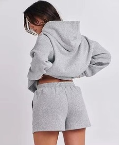 Ensemble 2 pièces hiver femme : sweat à capuche et short gris en polaire, coupe décontractée, couleur unie, haut long, longueur genou, pour le quotidien et le streetwear - Product Image 3
