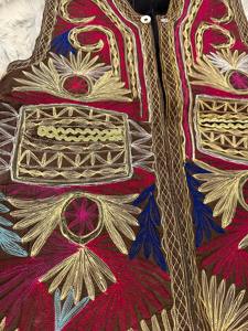 Chaleco tradicional afgano de terciopelo rojo para hombre con extensivo trabajo de espejos y decoraciones de monedas tribales, chaleco étnico Kuchi. - Product Image 5