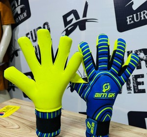 ถุงมือผู้รักษาประตูฟุตบอล Aim GK ระบายอากาศได้ดี สีดำส้ม ป้องกันนิ้วมือ ปิดด้วยแถบตีนตุ๊กแก ใช้ได้ทั้งชายและหญิง - Product Image 2
