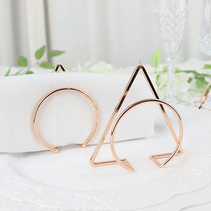 Anneaux de serviette en métal géométriques modernes, porte-serviettes triangulaires dorés pour la décoration de table de mariage - Product Image 2