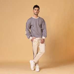 Conjunto Casual de Dos Piezas para Hombre, Sudadera con Capucha y Pantalones Deportivos, Color Verde Oliva, Estampado Ecológico, Estilo Urbano - Product Image 4