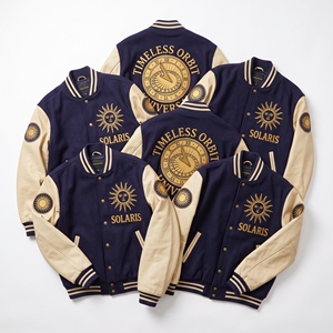 Chaqueta Letterman al por mayor, azul marino, de lana, estilo universitario, con bordado de navegación global, <span class=keywords><strong>vuelo</strong></span> cósmico, <span class=keywords><strong>cometa</strong></span> y galaxia, y detalles en cuero crema. - Product Image 3