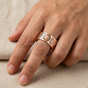 Anillo de Cobre Puro Premium con Árbol de la Vida • Anillo de Lujo con Grabado de Hojas Botánicas y Propiedades Curativas - Product Image 2