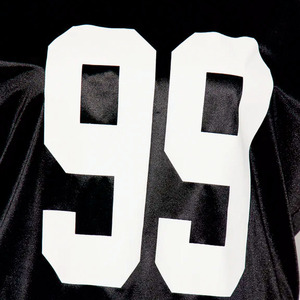 Maillot de football américain noir premium pour femme 2026, en polyester brillant avec empiècements léopard en maille, col en V, style streetwear, avec numéro, commande en gros - Product Image 6