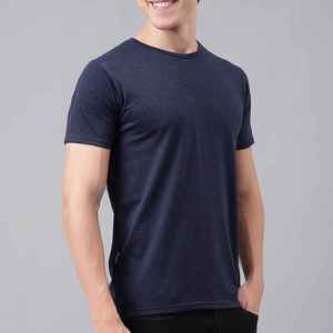 T-shirt pour homme bleu marine à col rond et manches courtes, coupe classique, en jersey de coton décontracté, couleur unie, design tricoté - Product Image 1