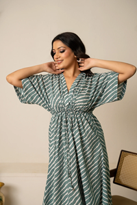 Vestido Kaftan de Algodón a Rayas Sukoon Summer Marina para Mujer |   Ropa de Diseño Ligera, Transpirable y Casual para Resort, para Exportación - Product Image 3