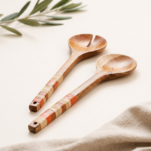 Juego de 2 utensilios para servir ensalada de madera de mango, cuchara y tenedor de madera ecológicos con mangos decorativos pintados a mano con rayas - Product Image 2