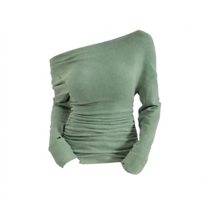 Haut asymétrique en suède froncé à manches longues et épaule unique pour femme – Coupe ajustée décontractée, style urbain tendance et chic - Product Image 1