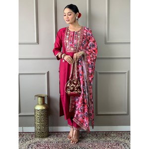 Hermoso Salwar Kameez XL de Rayón para Fiesta, Top y Pantalón con Dupatta, Elegante y con Estilo - Product Image 1