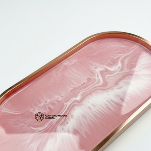 Plateau en résine rose de qualité supérieure avec motif marbré et bord doré |   Plateau ovale - Product Image 4