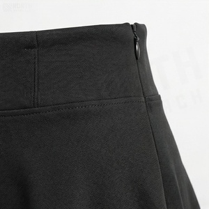 Jupe courte trapèze pour femme, noire unie, taille élastique, confortable, en tissu spandex et polyester, pour toutes les saisons - Product Image 4