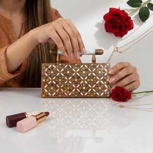 Sac à main de créateur NoblePearlwood, mosaïque de nacre faite à la main, exclusif, pour les mariages, les invités, les fêtes et les événements - Product Image 4