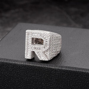 Anillo de plata 925 con diamante cultivado en laboratorio, letra R, joyería brillante para compradores mayoristas - Product Image 1