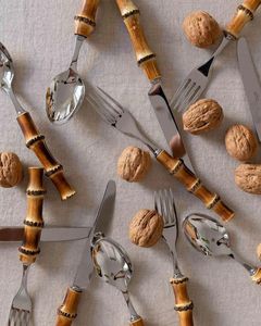 Ensemble de couverts en métal finition polie avec manche en bois, vaisselle élégante pour une table de repas haut de gamme - Product Image 4