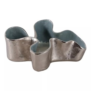 Jarrón de Metal Hecho a Mano de Estilo Contemporáneo, con Forma y Acabado Orgánicos, Recipiente Decorativo Moderno para el Hogar - Product Image 6