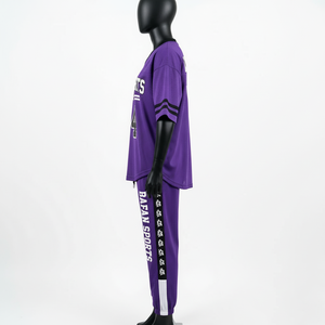 ชุดเซ็ตเสื้อเจอร์ซีย์ตาข่ายโพลีเอสเตอร์หนา 180 GSM และกางเกงกีฬาสีม่วง ระบายอากาศได้ดี ลายแถบพร้อมโลโก้ สำหรับผู้หญิง - Product Image 6