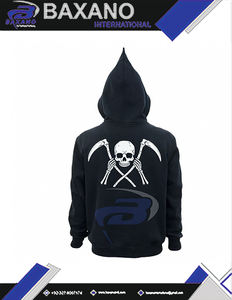 Sweatshirt con capucha Skull Hoodie con espadas cruzadas, diseño moderno impreso en la parte delantera y trasera, unisex, negro, estilo streetwear. - Product Image 5