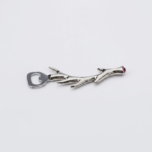 Décapsuleur en métal moulé sur mesure en forme d'animal, décapsuleur créatif cerf/stag, outils de bar haut de gamme, cadeaux de mariage, souvenirs de fête - Product Image 4