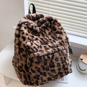 Sac à dos de voyage scolaire en fausse fourrure pelucheuse à imprimé léopard de luxe personnalisé pour femmes et filles - Product Image 4