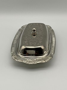 Beautiful vintage ornate silver plated metal lidded butter dish. This has a loverly engraved floral pattern on top of the lid. - Product Image 5