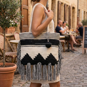 Bolso de Hombro Étnico Bohemio Negro con Flecos, Bolso de Viaje de Algodón Hecho a Mano Estilo Banjara para Mujer, Bolso de Maquillaje Bohemio - Product Image 2
