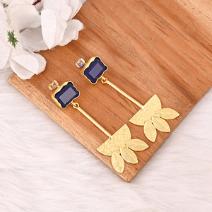 Boucles d'oreilles élégantes en laiton plaqué or avec pierre hydro-gemme bleu encre, bijoux de mode faits à la main pour femme, cadeau - Product Image 3
