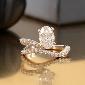 Anillo de Compromiso con Diamante Ovalado de 1.51 CT Cultivado en Laboratorio, Oro de 14K, VVS-VS DEF, Solitario con Banda Pavé, Oro Amarillo/Blanco - Product Image 1