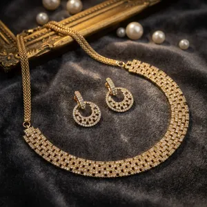 Parure de mariage pour femme plaquée or, style Mehndi, avec collier et boucles d'oreilles, zircone cubique, imitation perle, design géométrique tendance et audacieux - Product Image 1