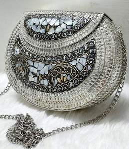 กระเป๋าคลัทช์หรูหราประดับมุกและงานโลหะ ตกแต่งด้วยหินและงานปัก เหมาะสำหรับงานปาร์ตี้สำหรับสุภาพสตรี - Product Image 3