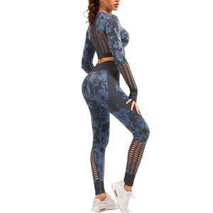 Conjunto de yoga de 2 piezas para mujer, camuflaje, manga larga, top corto con aberturas, leggings de cintura alta, ropa deportiva para gimnasio - Product Image 2