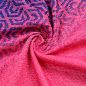 Maillot de football sublimé OEM en polyester bleu roi et rose, dégradé hexagonal, séchage rapide, nouveau style, uniforme de football pour hommes pour équipes sportives - Product Image 5
