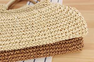 Portez un style raffiné avec ce magnifique sac en fil naturel, qui présente des détails tissés complexes et des poignées d'épaule confortables. - Product Image 5